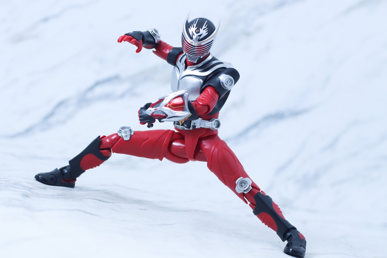 S.H.フィギュアーツ 真骨彫製法　仮面ライダー龍騎　レビュー　アクション
