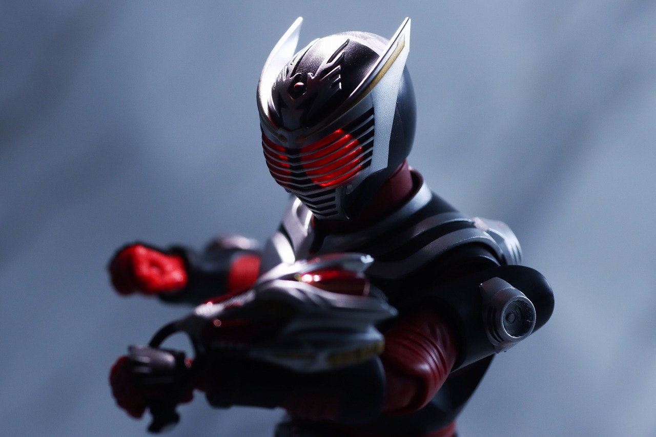 S.H.フィギュアーツ 真骨彫製法　仮面ライダー龍騎　レビュー　アクション