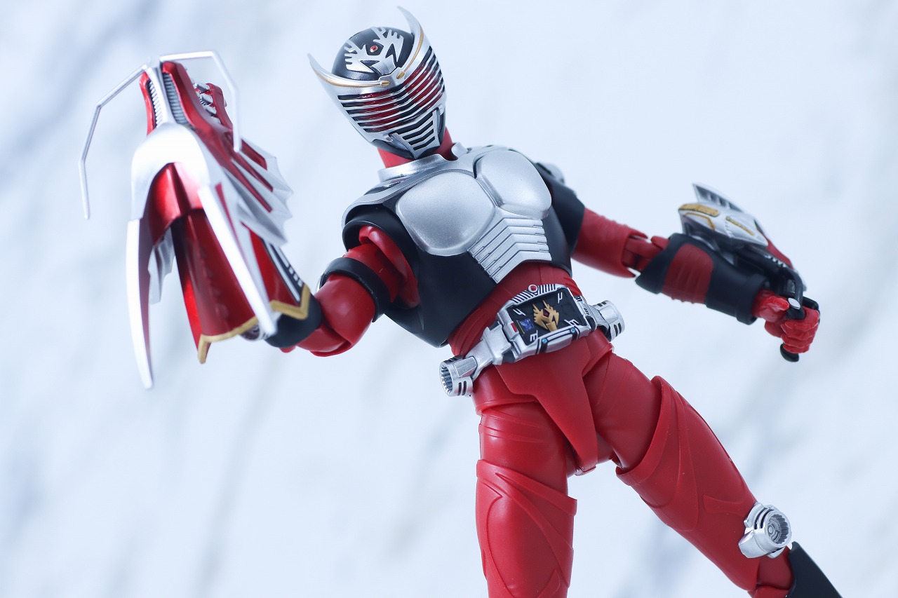 S.H.フィギュアーツ 真骨彫製法　仮面ライダー龍騎　レビュー　アクション