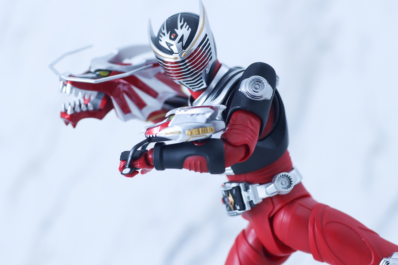 S.H.フィギュアーツ 真骨彫製法　仮面ライダー龍騎　レビュー　アクション