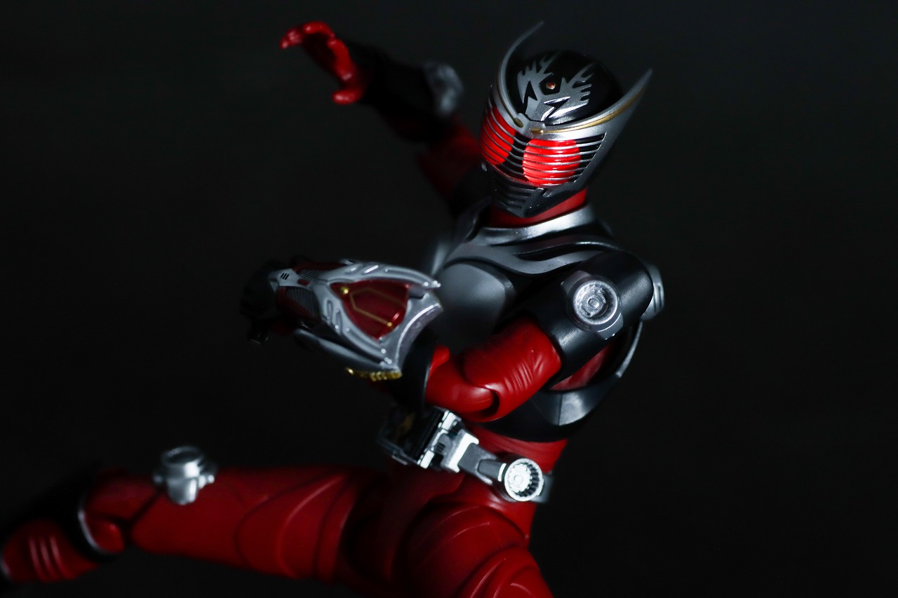 S.H.フィギュアーツ　真骨彫製法　仮面ライダー龍騎　レビュー　複眼発光