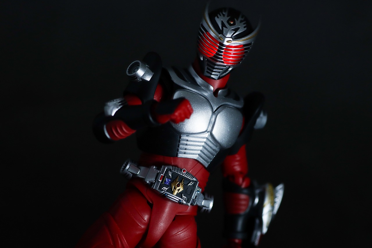 S.H.フィギュアーツ　真骨彫製法　仮面ライダー龍騎　レビュー　複眼発光