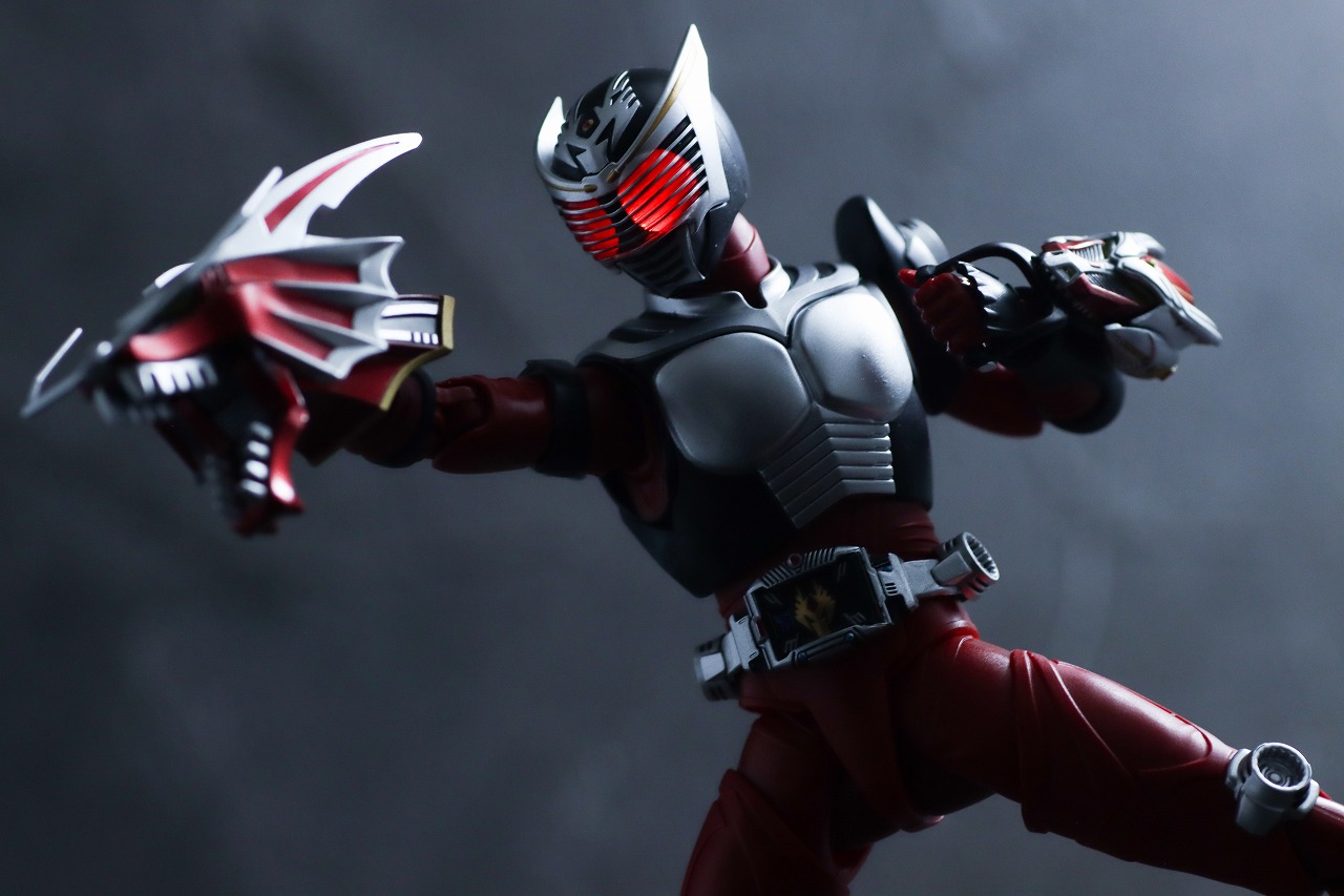 S.H.フィギュアーツ　真骨彫製法　仮面ライダー龍騎　レビュー　複眼発光