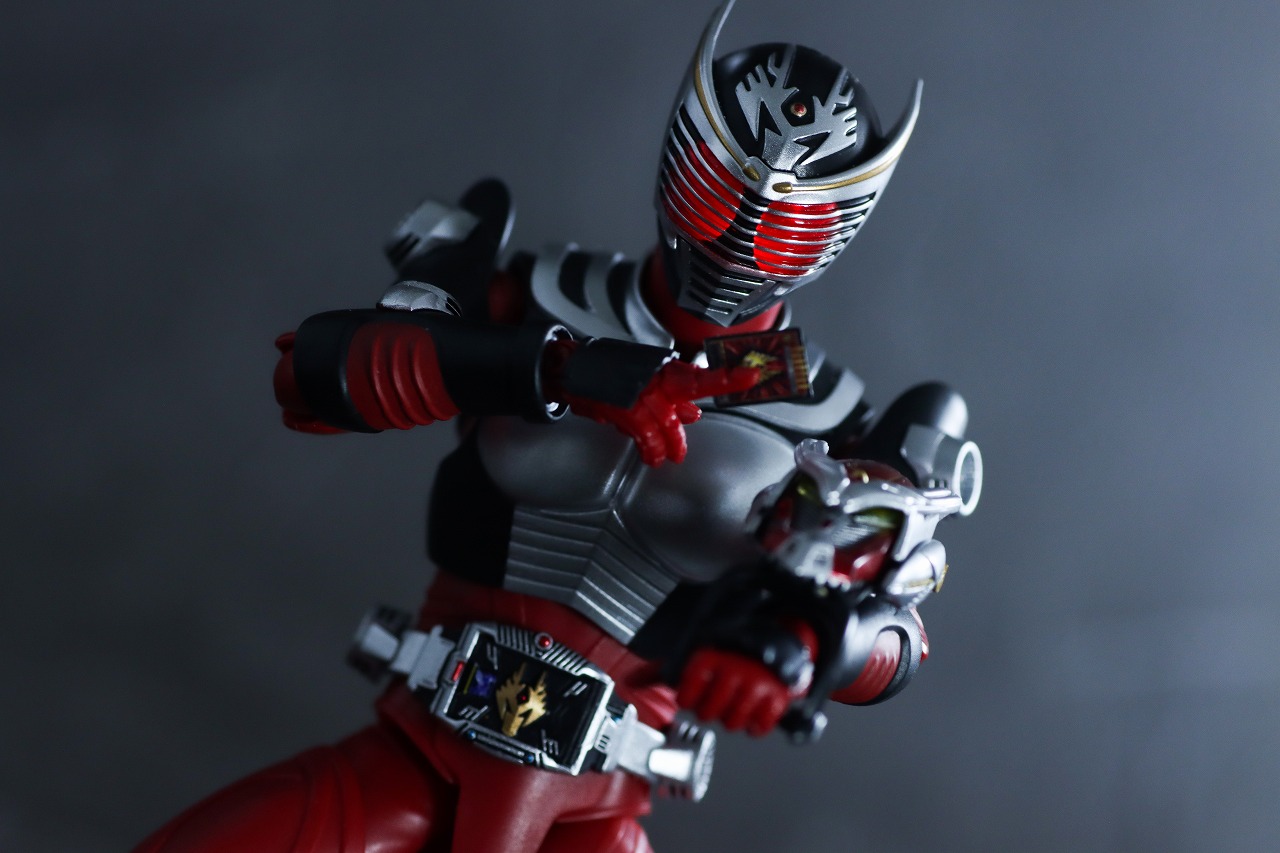 S.H.フィギュアーツ　真骨彫製法　仮面ライダー龍騎　レビュー　複眼発光