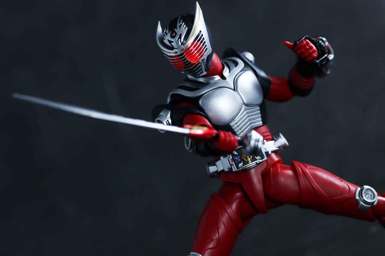 S.H.フィギュアーツ　真骨彫製法　仮面ライダー龍騎　レビュー　複眼発光