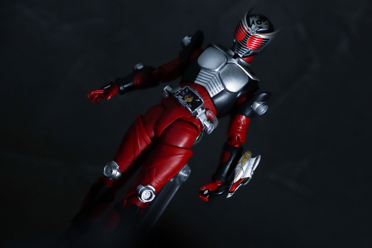 S.H.フィギュアーツ　真骨彫製法　仮面ライダー龍騎　レビュー　複眼発光
