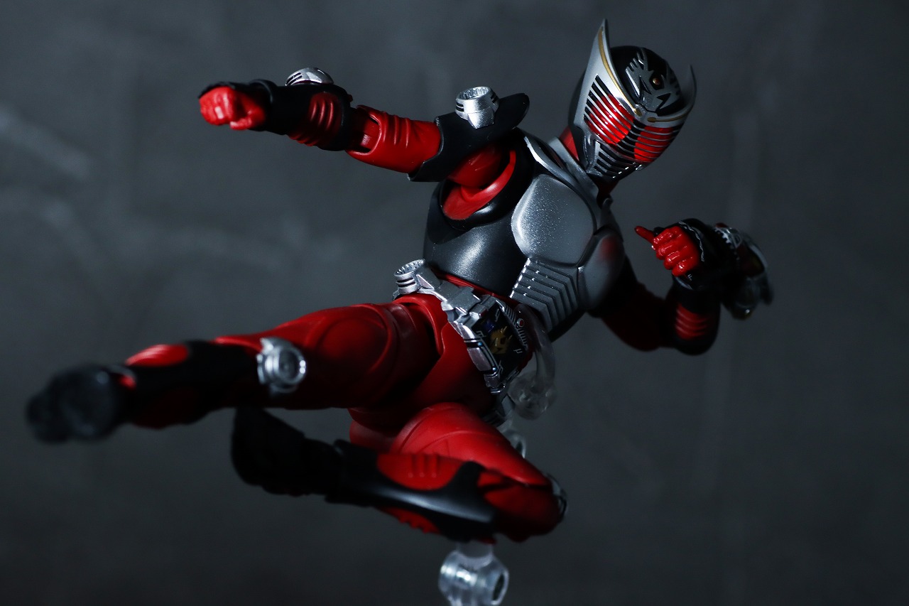 S.H.フィギュアーツ　真骨彫製法　仮面ライダー龍騎　レビュー　複眼発光