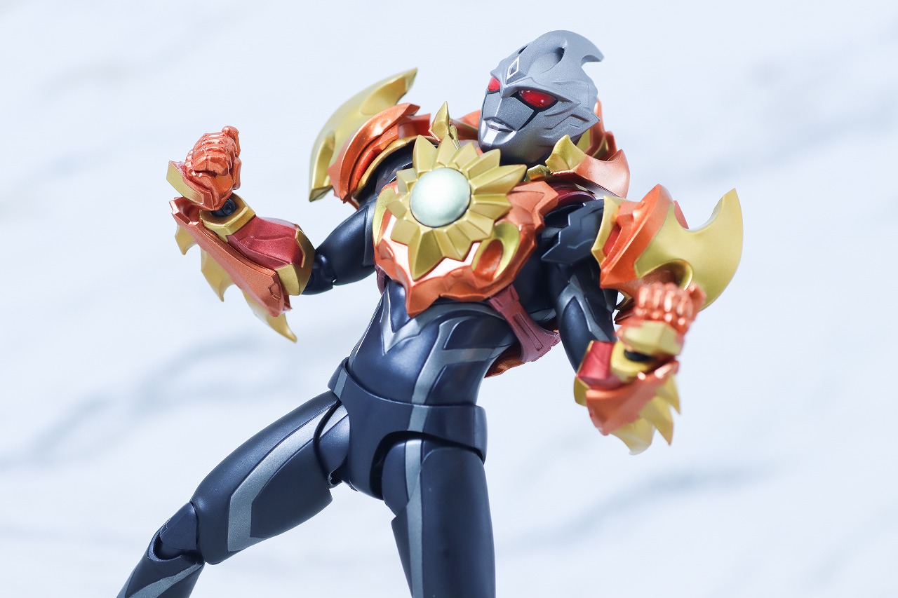 S.H.フィギュアーツ　闇戦士ギルアーク　レビュー　アクション　ソリスアーマー