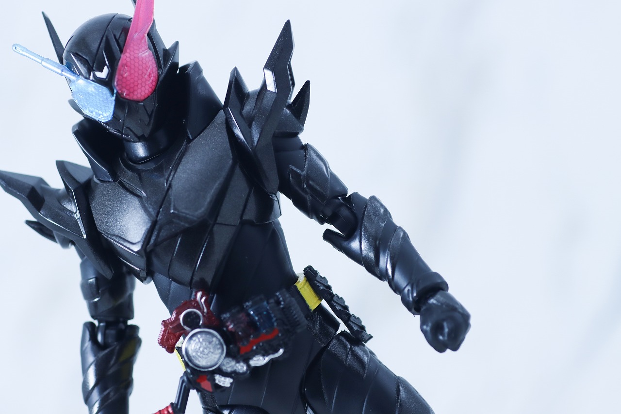S.H.フィギュアーツ　仮面ライダービルド ラビットタンクハザードフォーム 平成ジェネレーション エディション　レビュー　本体
