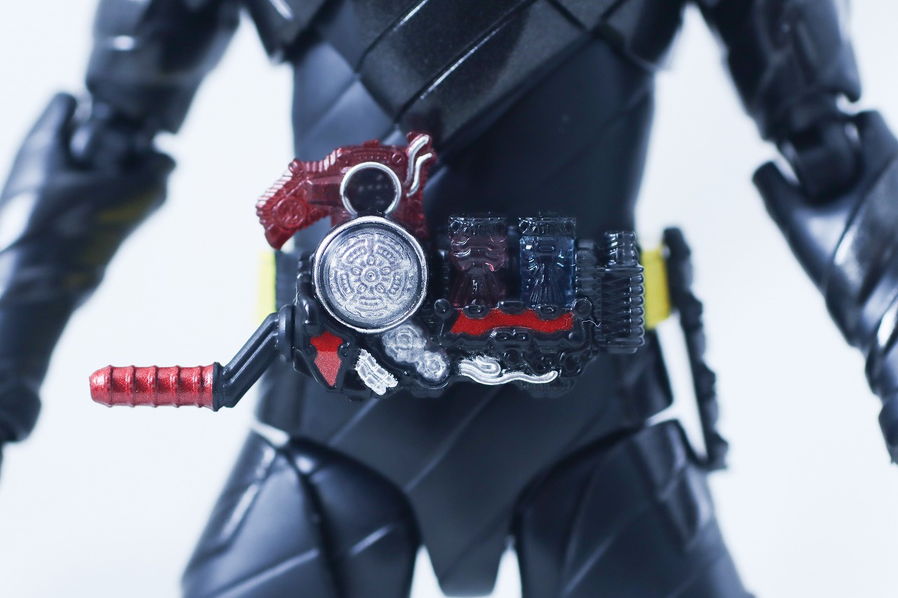 S.H.フィギュアーツ　仮面ライダービルド ラビットタンクハザードフォーム 平成ジェネレーション エディション　レビュー　本体