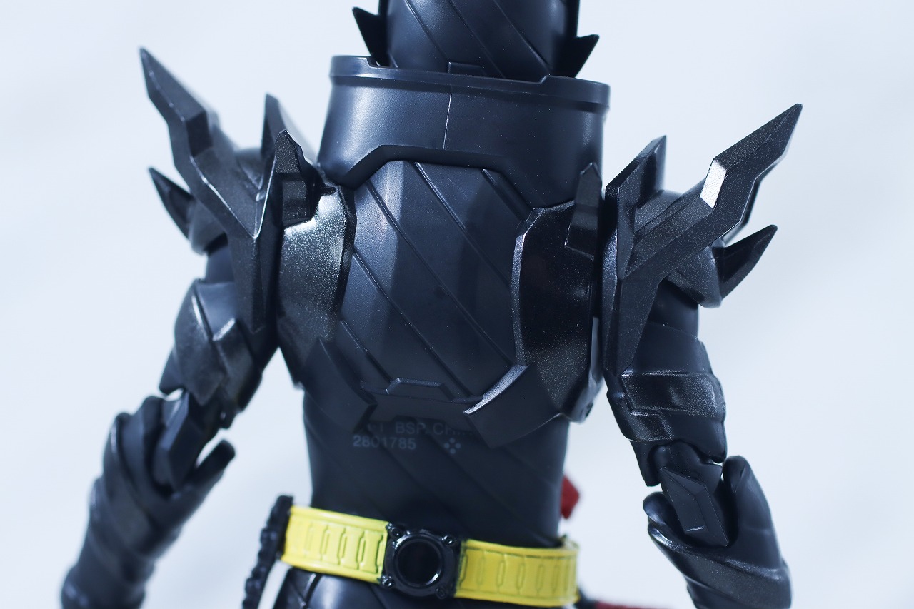S.H.フィギュアーツ　仮面ライダービルド ラビットタンクハザードフォーム 平成ジェネレーション エディション　レビュー　本体