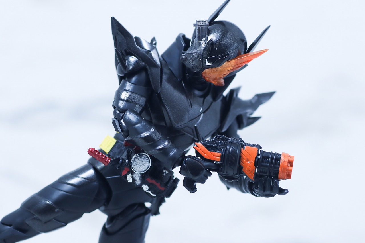 S.H.フィギュアーツ　仮面ライダービルド ラビットタンクハザードフォーム 平成ジェネレーション エディション　レビュー　アクション