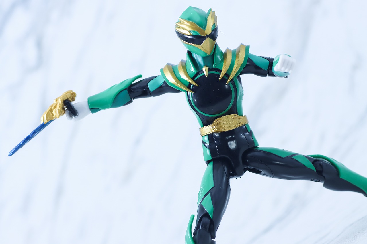 アクションヒーロー　ゴジュウイーグル　レビュー　アクション