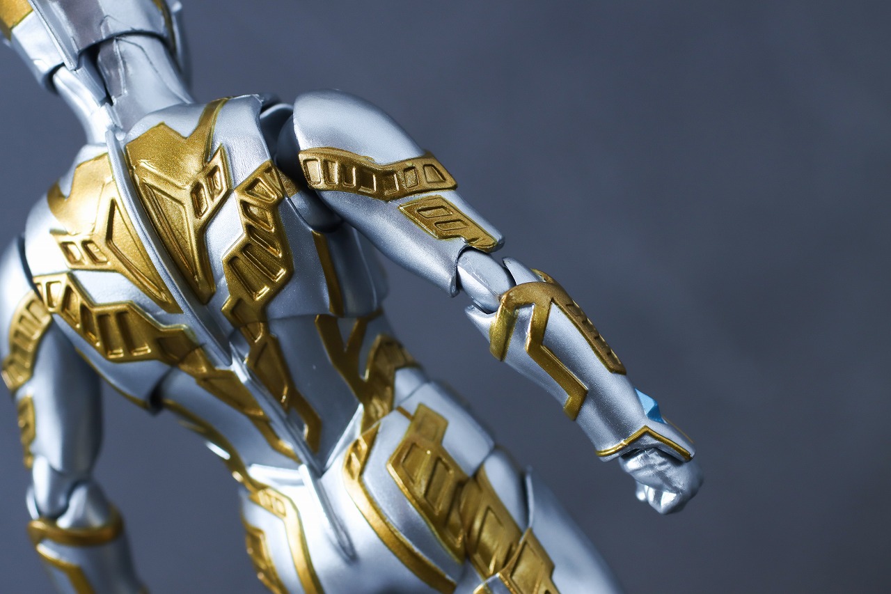 S.H.フィギュアーツ　ウルティメイトシャイニングウルトラマンゼロ ニュージェネ スターズVer.　レビュー　本体