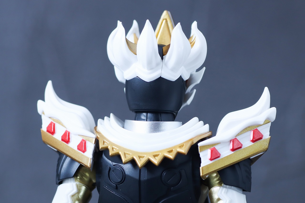 S.H.フィギュアーツ　仮面ライダーガヴ ケーキングフォーム　レビュー　本体