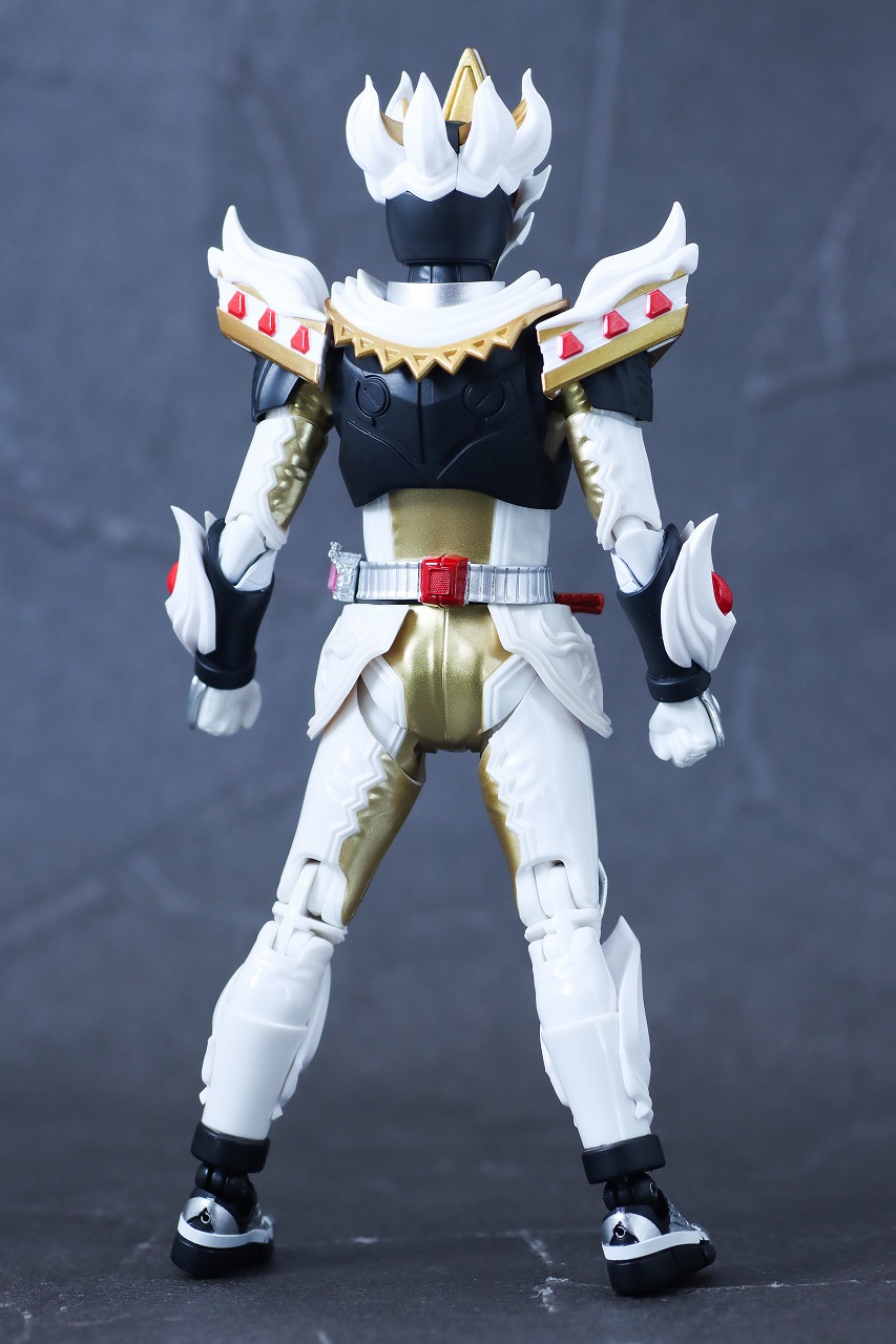 S.H.フィギュアーツ　仮面ライダーガヴ ケーキングフォーム　レビュー　本体