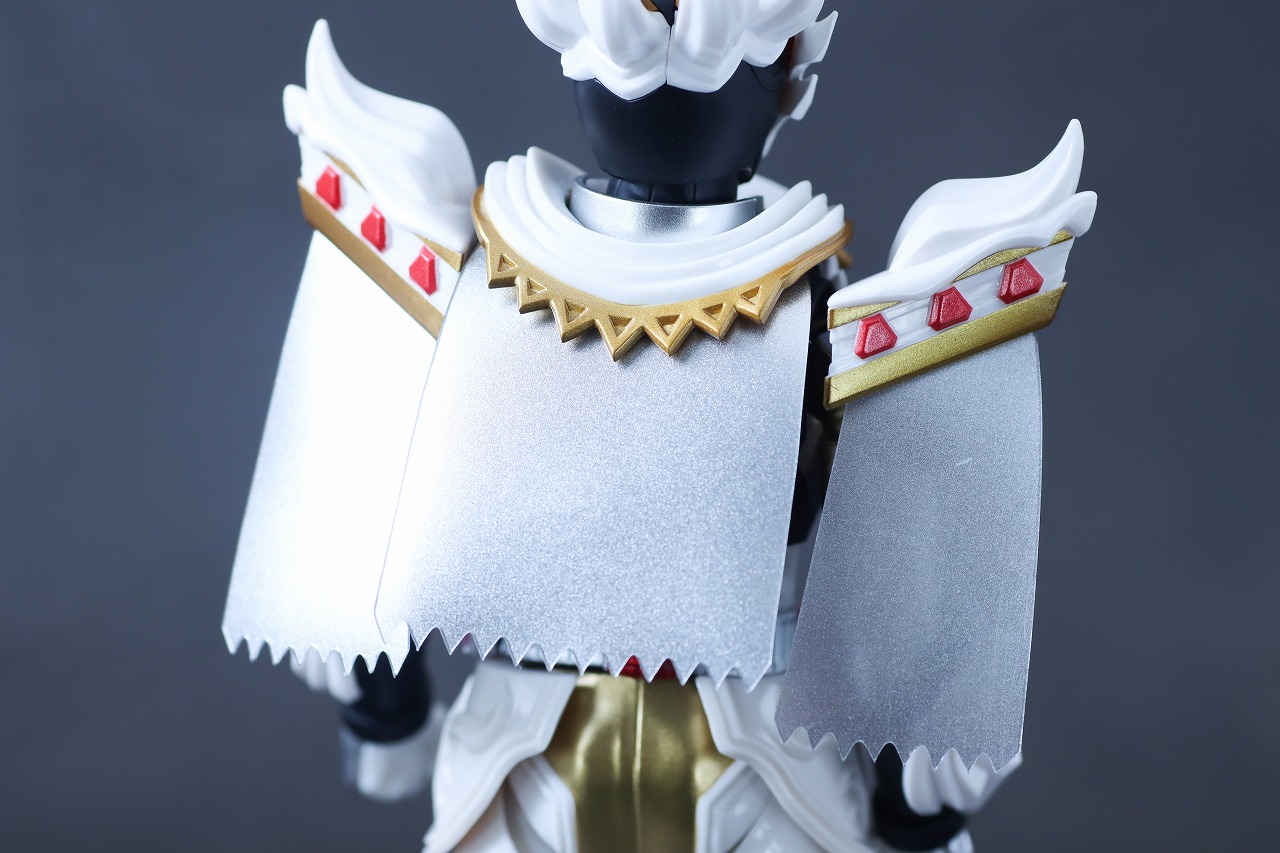 S.H.フィギュアーツ　仮面ライダーガヴ ケーキングフォーム　レビュー　付属品　マント