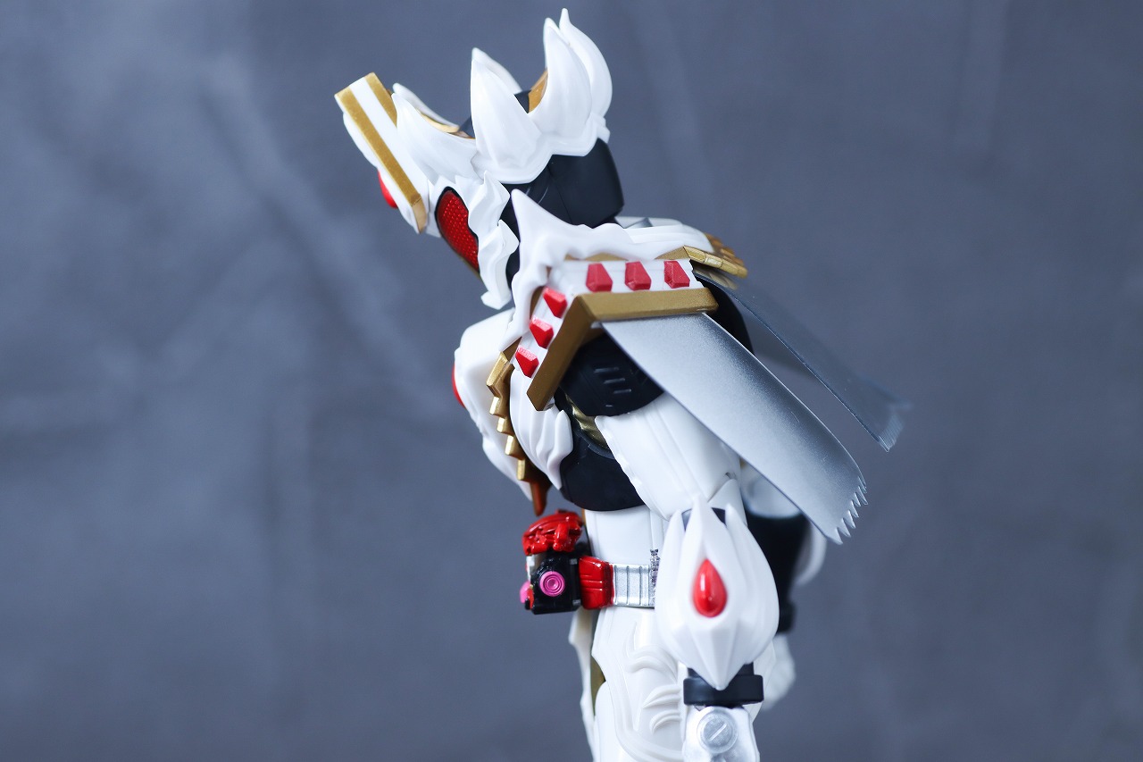 S.H.フィギュアーツ　仮面ライダーガヴ ケーキングフォーム　レビュー　可動範囲