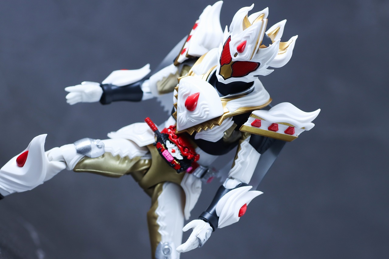 S.H.フィギュアーツ　仮面ライダーガヴ ケーキングフォーム　レビュー　アクション