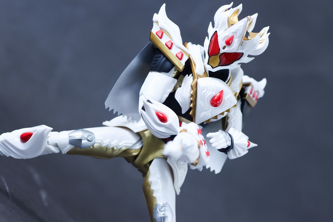 S.H.フィギュアーツ　仮面ライダーガヴ ケーキングフォーム　レビュー　アクション