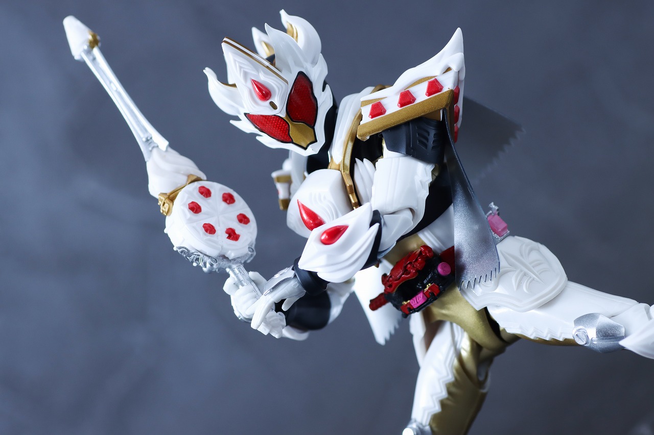 S.H.フィギュアーツ　仮面ライダーガヴ ケーキングフォーム　レビュー　アクション