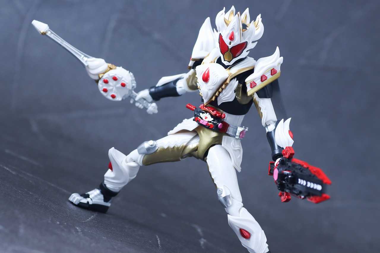 S.H.フィギュアーツ　仮面ライダーガヴ ケーキングフォーム　レビュー　アクション