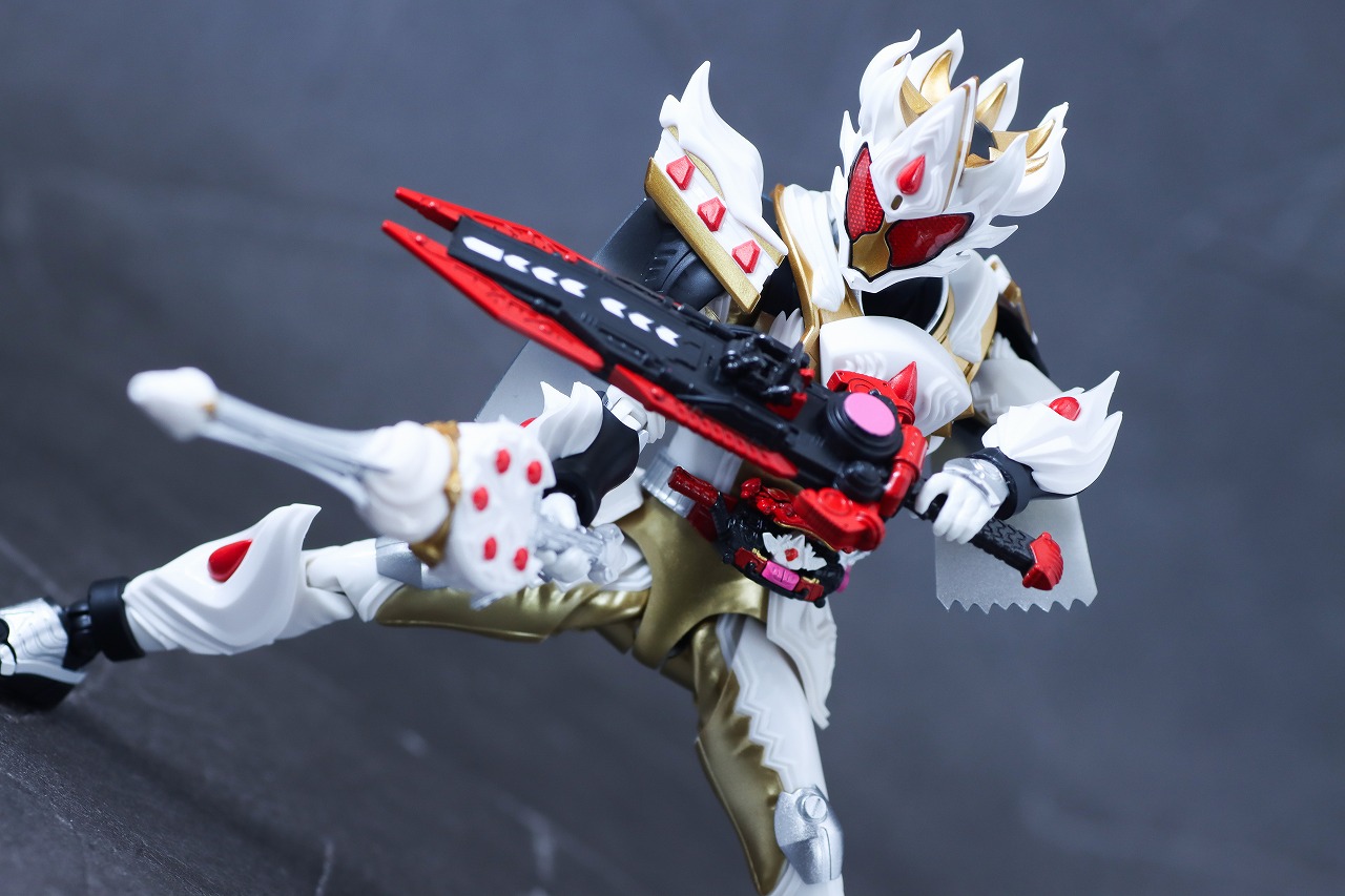 S.H.フィギュアーツ　仮面ライダーガヴ ケーキングフォーム　レビュー　アクション