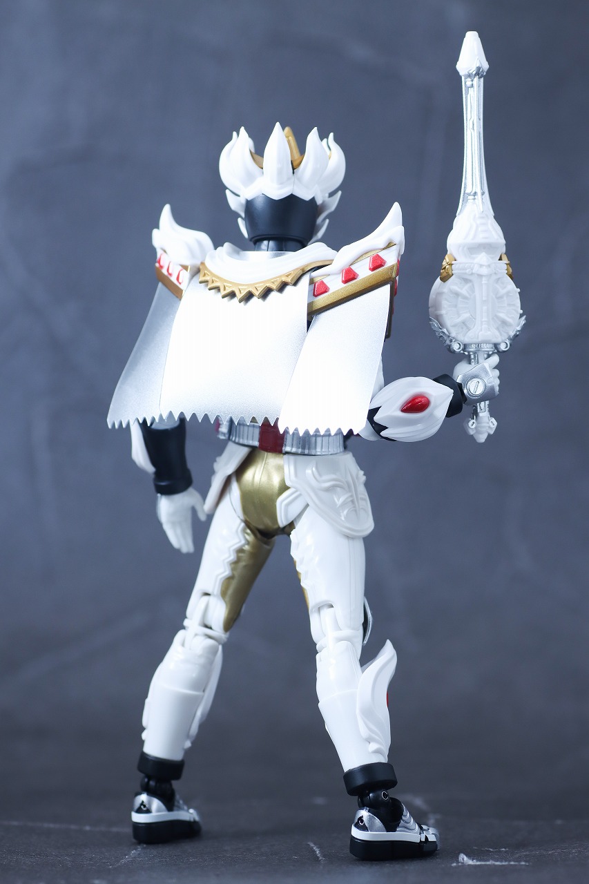 S.H.フィギュアーツ　仮面ライダーガヴ ケーキングフォーム　レビュー　本体