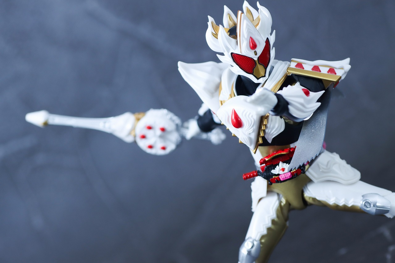 S.H.フィギュアーツ　仮面ライダーガヴ ケーキングフォーム　レビュー　アクション