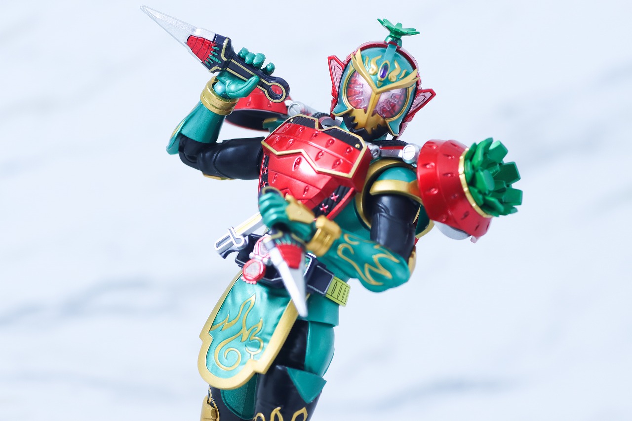 S.H.フィギュアーツ 真骨彫製法　仮面ライダー龍玄 ブドウアームズ　レビュー　アクション　イチゴアームズ