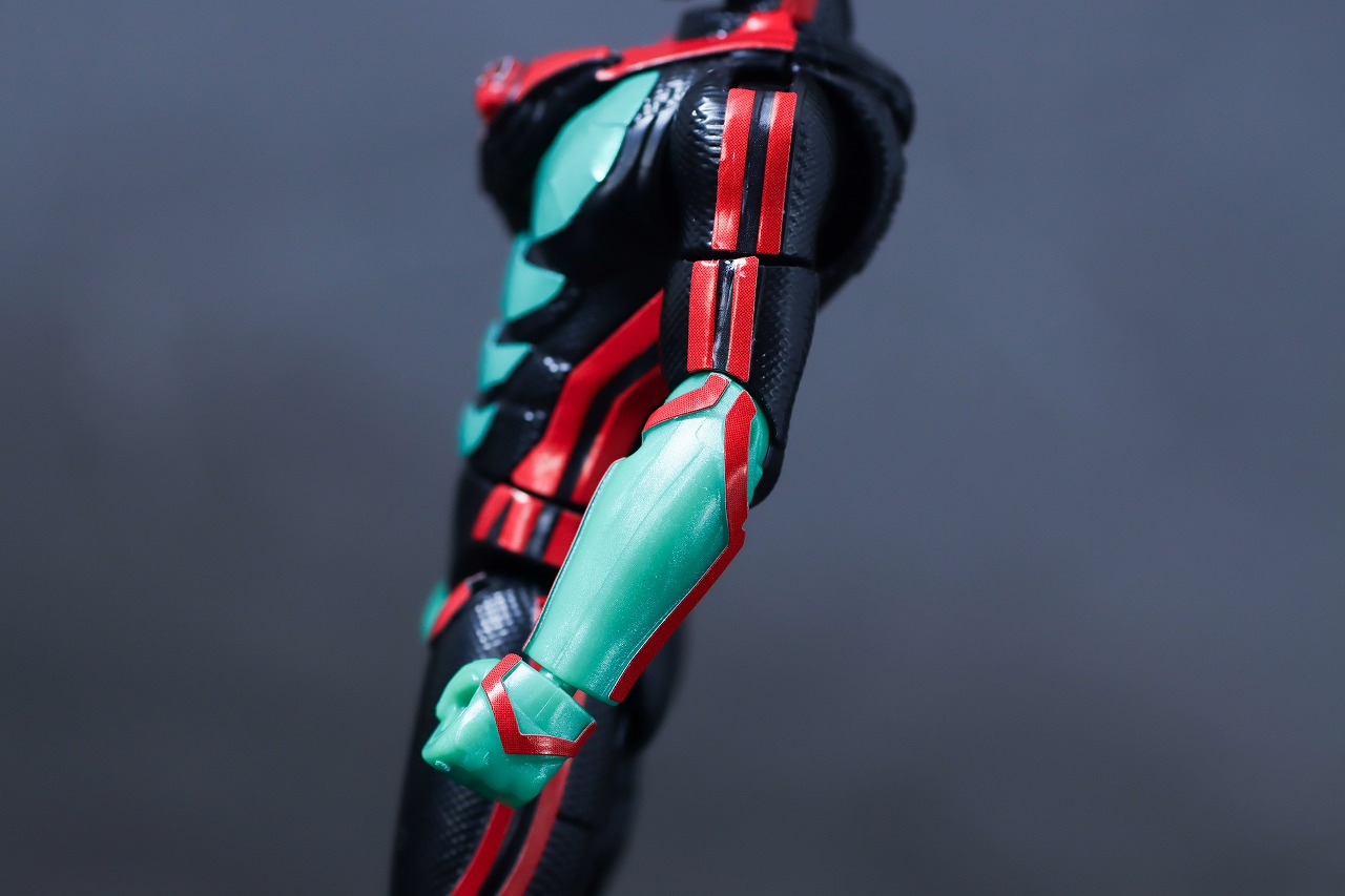 装動　仮面ライダーゼッツ フィジカムインパクト　本体