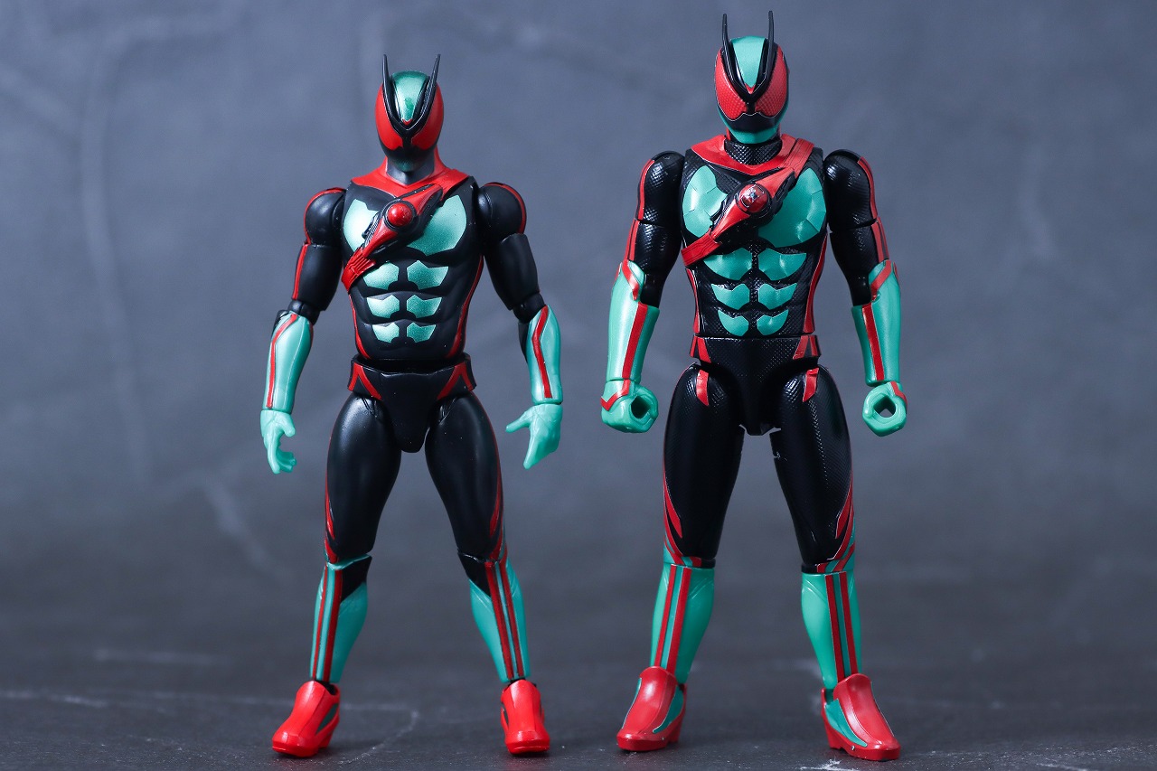 装動　仮面ライダーゼッツ フィジカムインパクト　本体 仮面ライダーアクションフィギュア カプセムチェンジコレクション　比較