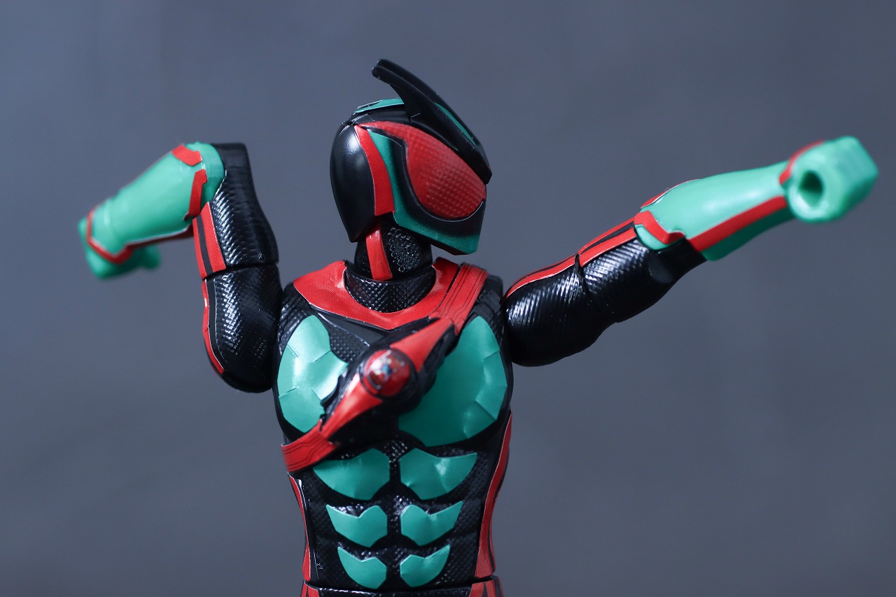 装動　仮面ライダーゼッツ フィジカムインパクト　可動範囲