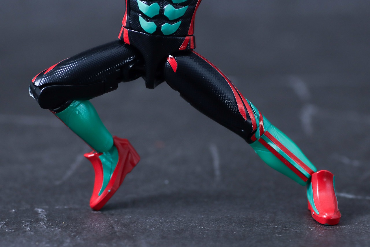 装動　仮面ライダーゼッツ フィジカムインパクト　可動範囲