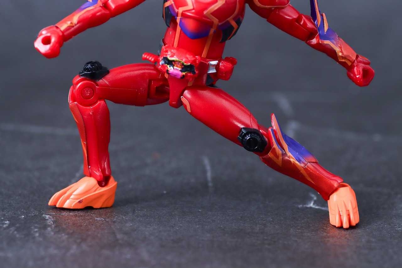 装動　仮面ライダーガヴ アメイジングミフォーム　レビュー　可動範囲