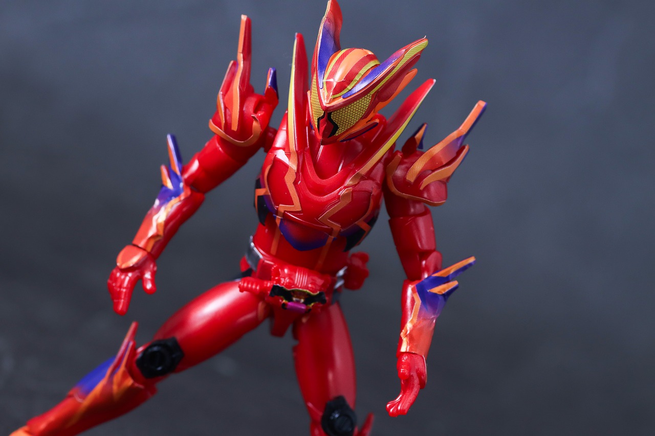 装動　仮面ライダーガヴ アメイジングミフォーム　レビュー　アクション