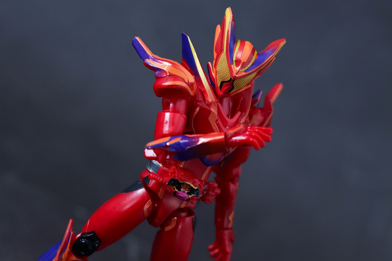 装動　仮面ライダーガヴ アメイジングミフォーム　レビュー　アクション