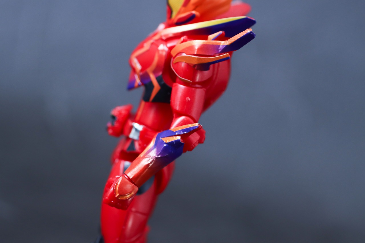 装動　仮面ライダーガヴ アメイジングミフォーム　レビュー　本体