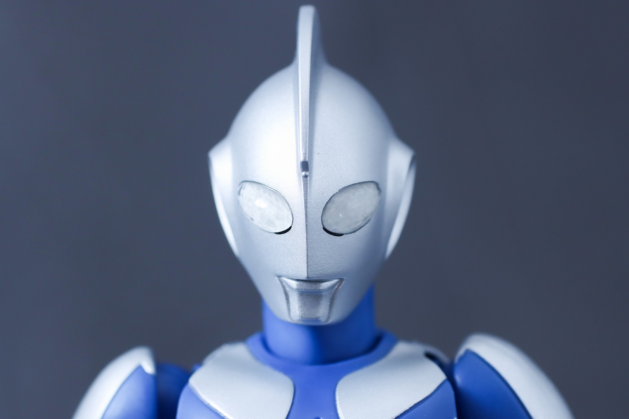S.H.フィギュアーツ　ウルトラマンコスモス ルナモード　レビュー　本体