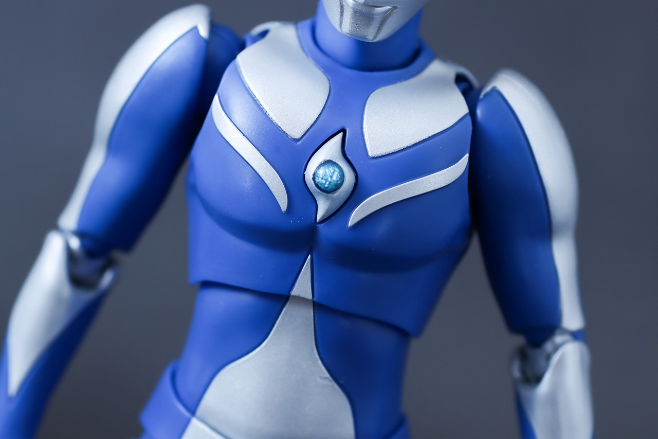 S.H.フィギュアーツ　ウルトラマンコスモス ルナモード　レビュー　本体