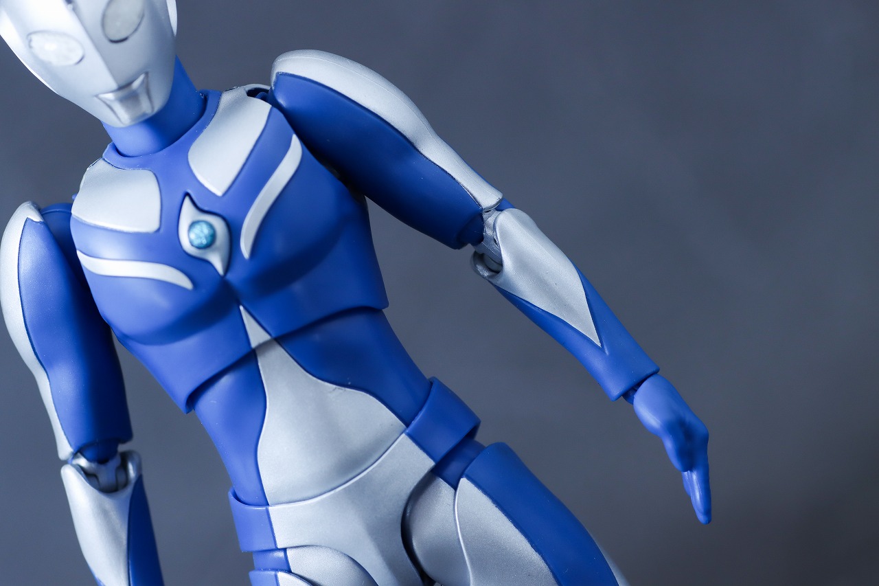 S.H.フィギュアーツ　ウルトラマンコスモス ルナモード　レビュー　本体