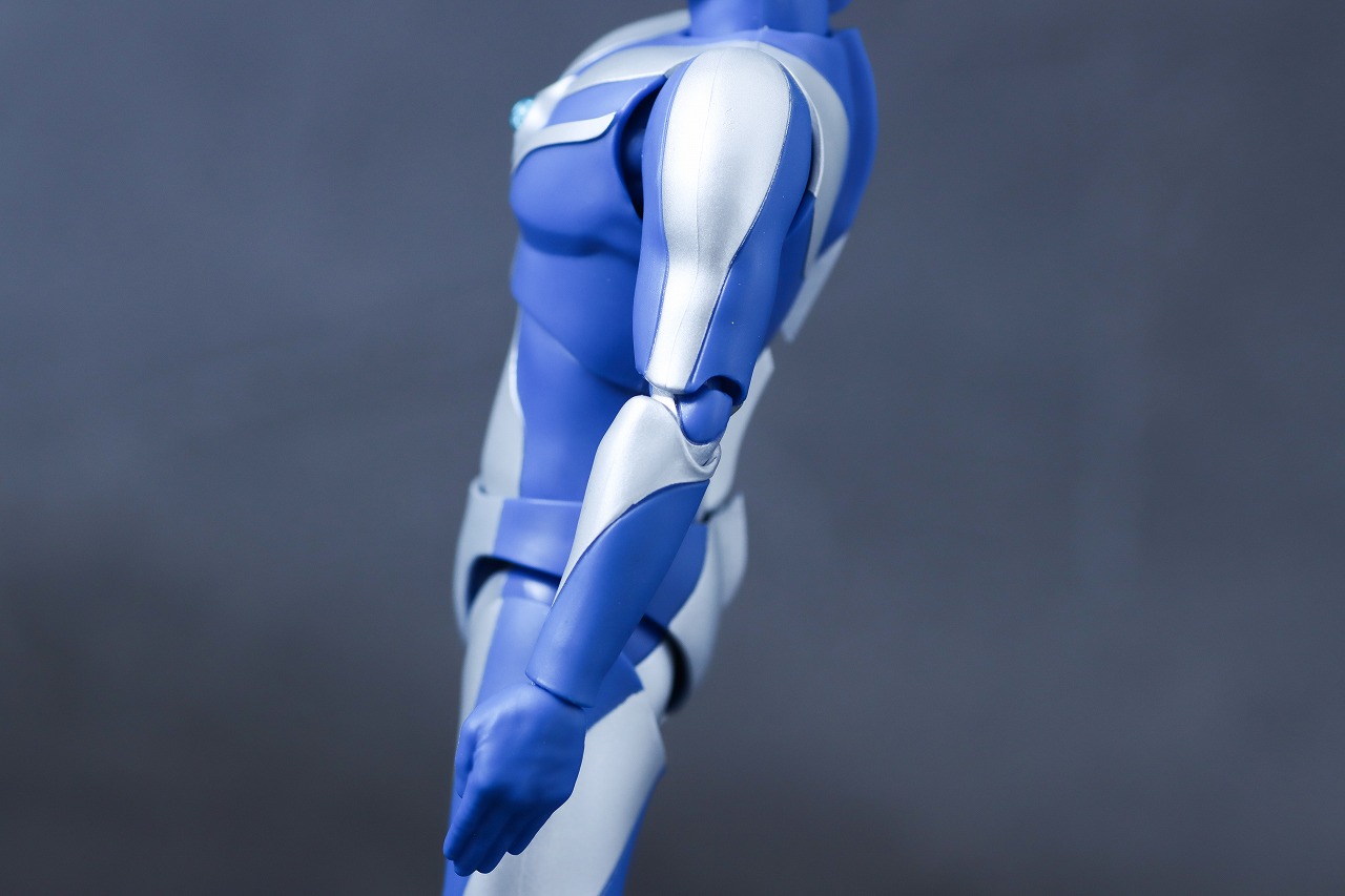 S.H.フィギュアーツ　ウルトラマンコスモス ルナモード　レビュー　本体