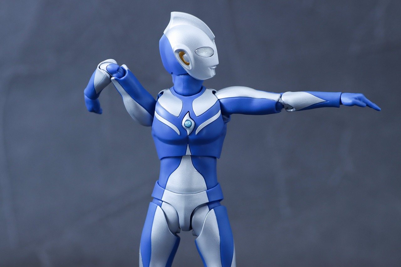 S.H.フィギュアーツ　ウルトラマンコスモス ルナモード　レビュー　可動範囲