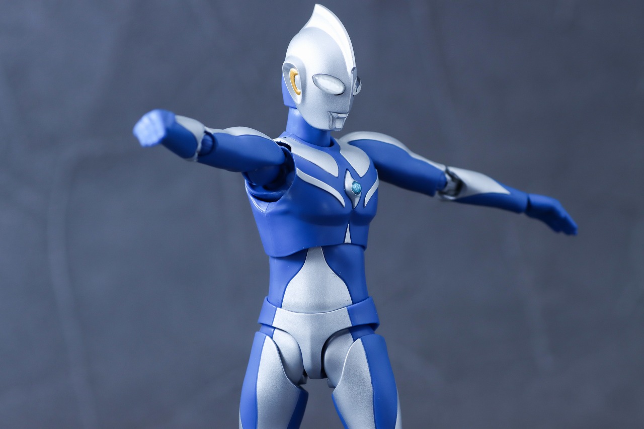 S.H.フィギュアーツ　ウルトラマンコスモス ルナモード　レビュー　可動範囲