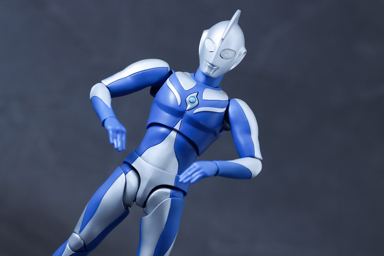 S.H.フィギュアーツ　ウルトラマンコスモス ルナモード　レビュー　アクション