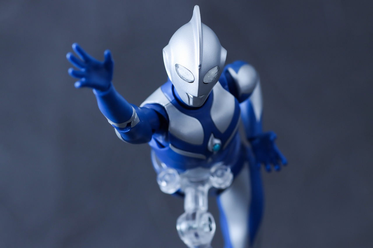 S.H.フィギュアーツ　ウルトラマンコスモス ルナモード　レビュー　アクション