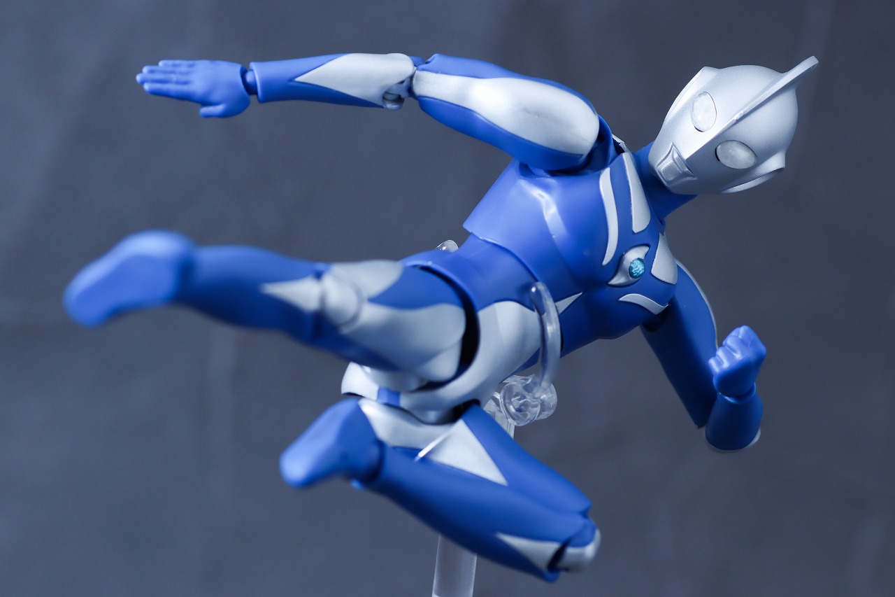 S.H.フィギュアーツ　ウルトラマンコスモス ルナモード　レビュー　アクション
