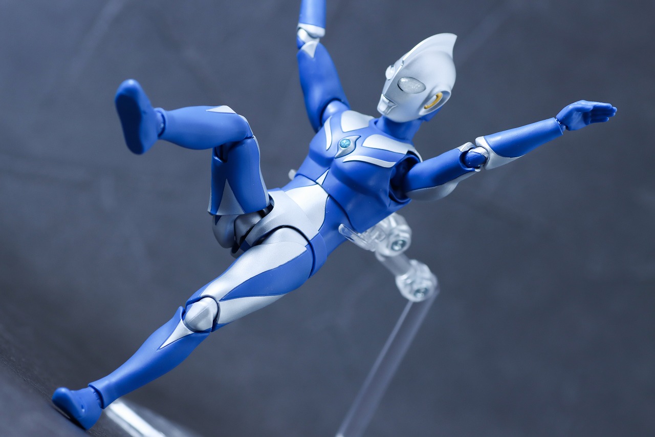 S.H.フィギュアーツ　ウルトラマンコスモス ルナモード　レビュー　アクション