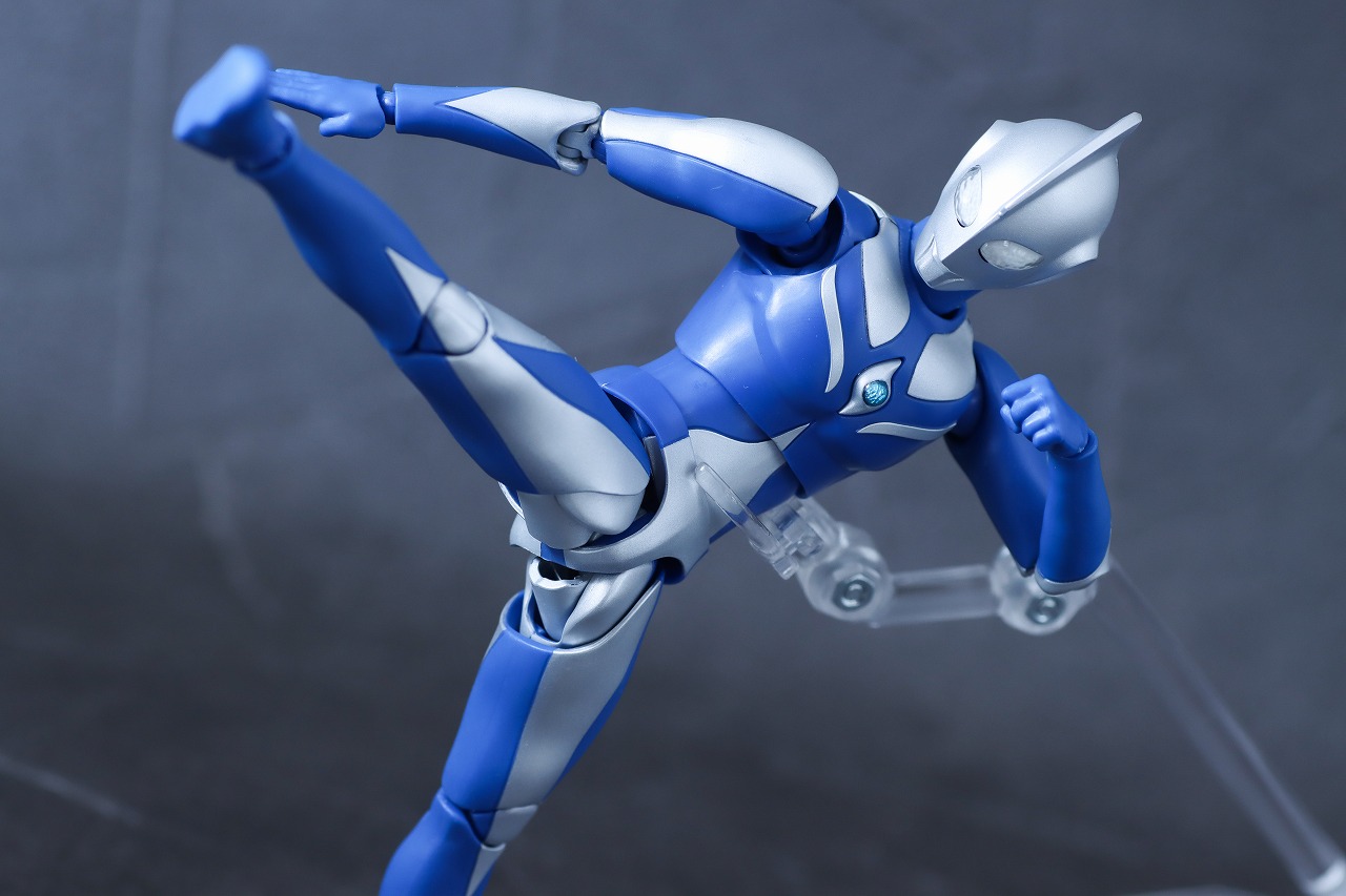 S.H.フィギュアーツ　ウルトラマンコスモス ルナモード　レビュー　アクション