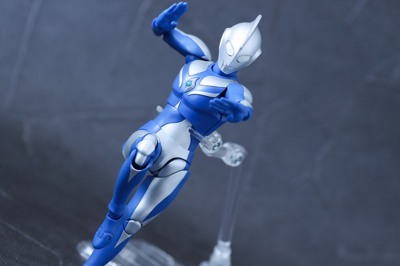 S.H.フィギュアーツ　ウルトラマンコスモス ルナモード　レビュー　アクション
